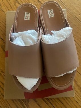 New FitFlop Eloise Slides Sandals Women  Beige Leather Cork Wrap Wedge 9US EUC